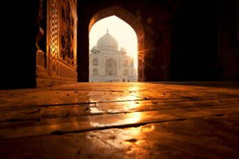 taj mahal at sunrise