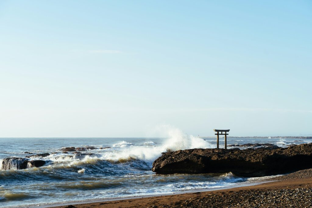 Photo of Oarai Isosaki Shrine, Ibaraki Prefecture with waves crashing against rocks in the background