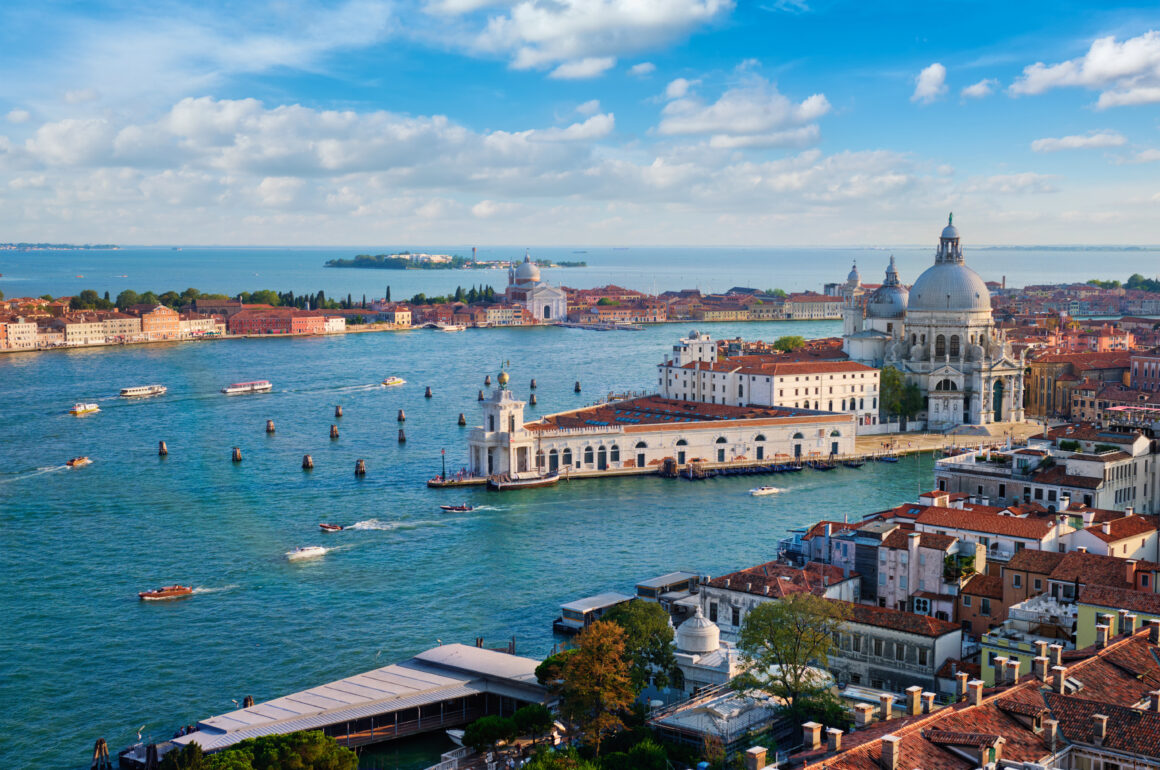 What to Wear in Venice: A Luxury Gold Packing List