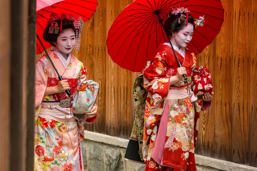 Maiko Apprentice Geisha Japanese Women In Traditional Kimonos